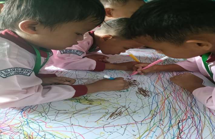 MPLS menanamkan karakter islami melalui pembiasaan hidup bersihdan kreatifitas anak